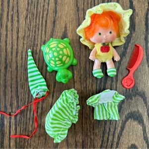 Collectible Stawberry Shortcake friend 1980 version of Apple Dumpling & her pet